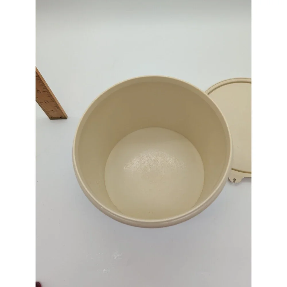 Tupperware some scuffs